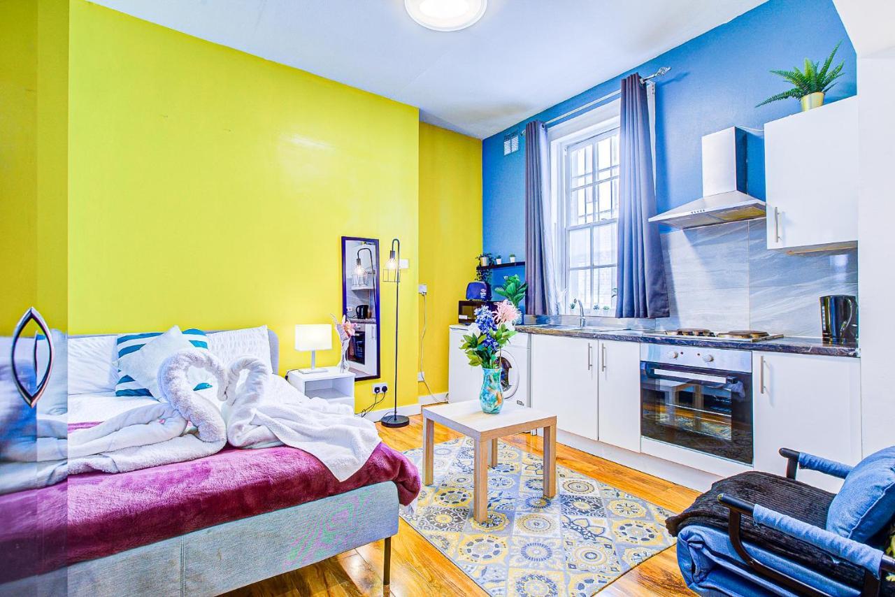 Studio With A Large Toilet And A Separate Room Budget Price Central لندن المظهر الخارجي الصورة