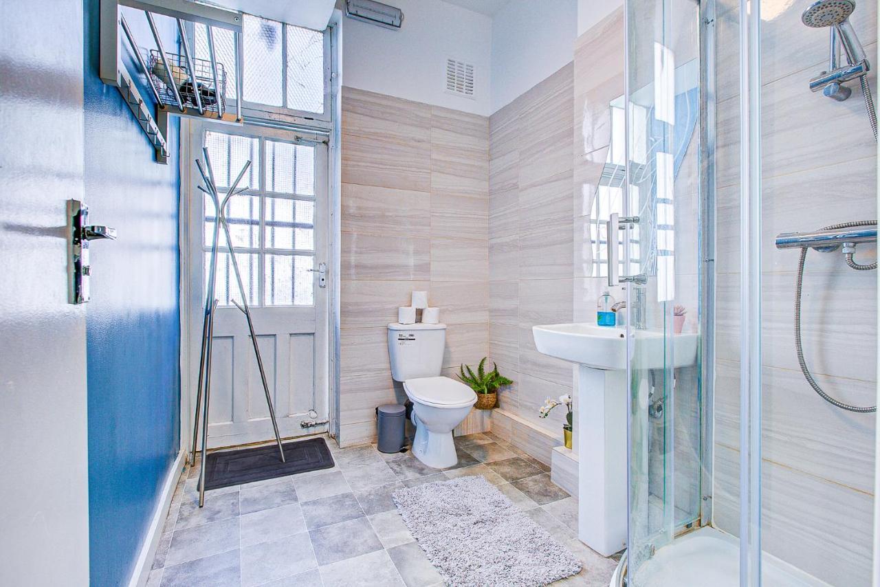 Studio With A Large Toilet And A Separate Room Budget Price Central لندن المظهر الخارجي الصورة